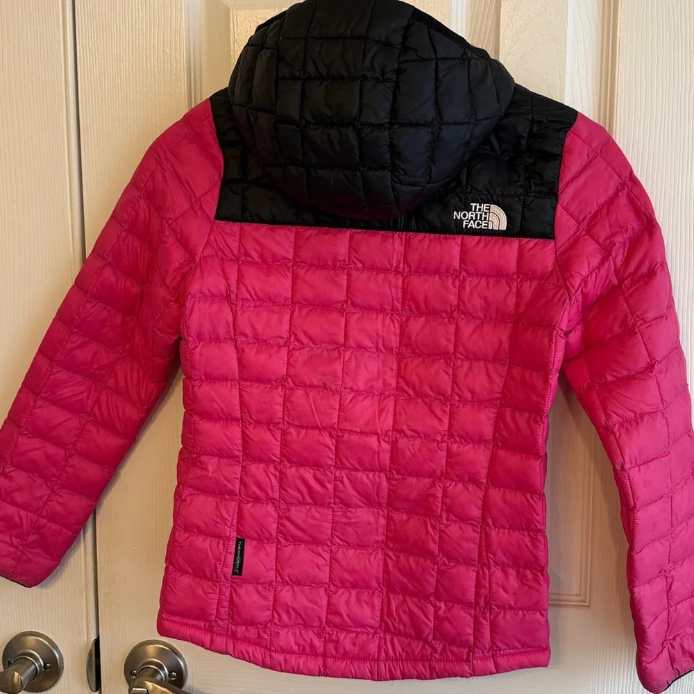 The North Face Girls ThermoBall Hooded Jacket S small - Picture 2 of 6